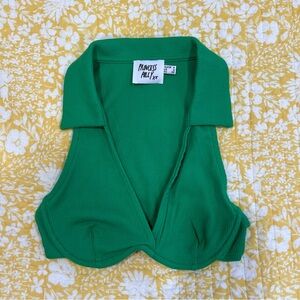 Green no sleeve crop top